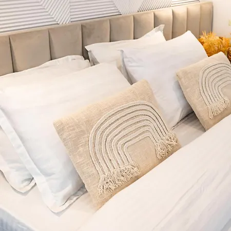 Piata Natiunilor Unite Studios: Where Style Meets Bucharest's Pulse *