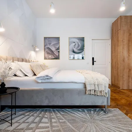 Piata Natiunilor Unite Studios: Where Style Meets Bucharest's Pulse