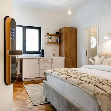 Διαμέρισμα Piata Natiunilor Unite Studios: Where Style Meets Bucharest's Pulse