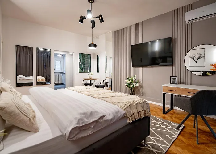 Piata Natiunilor Unite Studios: Where Style Meets Bucharest's Pulse Βουκουρέστι