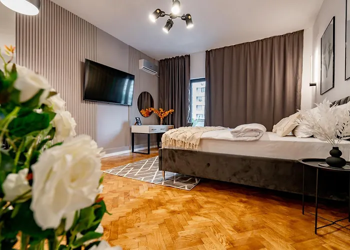 Piata Natiunilor Unite Studios: Where Style Meets Bucharest's Pulse Διαμέρισμα *