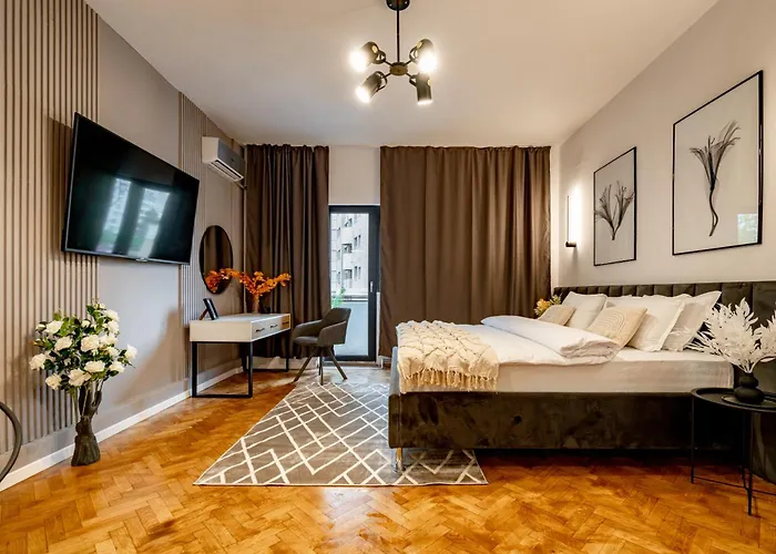 Piata Natiunilor Unite Studios: Where Style Meets Bucharest's Pulse Διαμέρισμα *