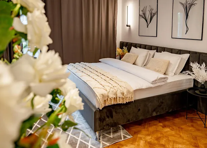 Piata Natiunilor Unite Studios: Where Style Meets Bucharest's Pulse Διαμέρισμα