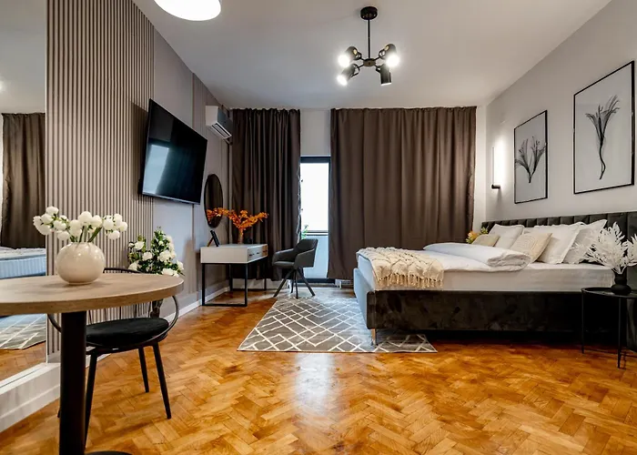Piata Natiunilor Unite Studios: Where Style Meets Bucharest's Pulse Διαμέρισμα *