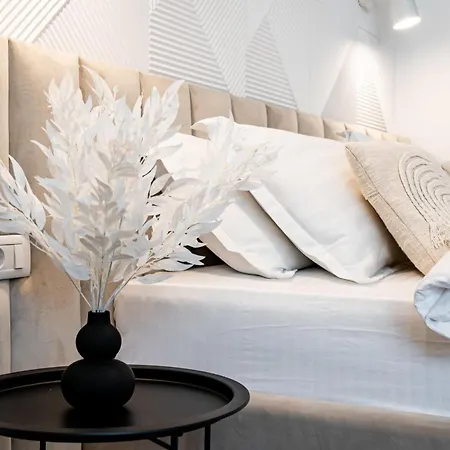 Appartement Piata Natiunilor Unite Studios: Where Style Meets Bucharest's Pulse *