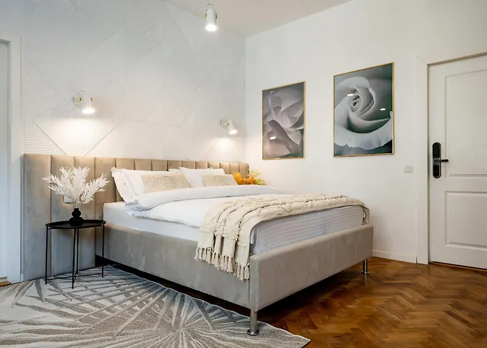 Apartament Piata Natiunilor Unite Studios: Where Style Meets Bucharest's Pulse *