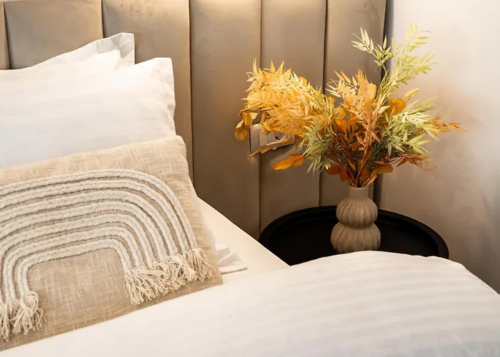 Piata Natiunilor Unite Studios: Where Style Meets Bucharest's Pulse شقة