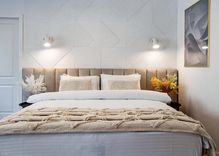 Piata Natiunilor Unite Studios: Where Style Meets Bucharest's Pulse *