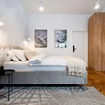 Piata Natiunilor Unite Studios: Where Style Meets Bucharest's Pulse