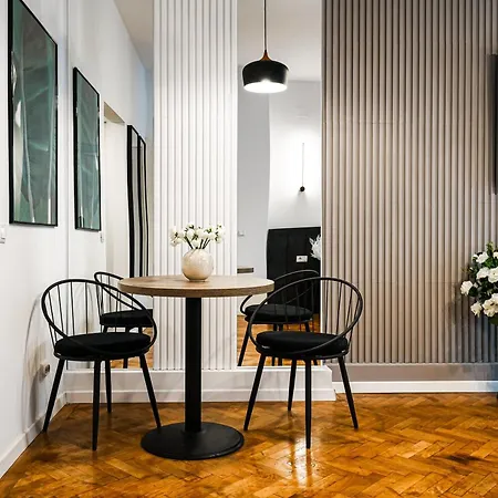 Piata Natiunilor Unite Studios: Where Style Meets Bucharest's Pulse 布加勒斯特