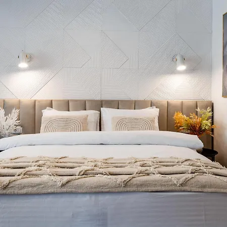 Piata Natiunilor Unite Studios: Where Style Meets Bucharest's Pulse *