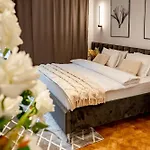 Piata Natiunilor Unite Studios: Where Style Meets Bucharest's Pulse Apartament