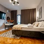 Apartament Piata Natiunilor Unite Studios: Where Style Meets Bucharest's Pulse Bucureşti