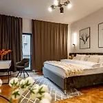 Piata Natiunilor Unite Studios: Where Style Meets Bucharest's Pulse Apartament Bucureşti