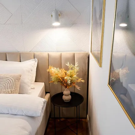Apartament Piata Natiunilor Unite Studios: Where Style Meets Bucharest's Pulse *