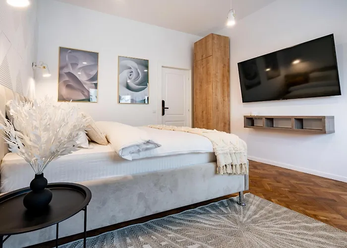 Piata Natiunilor Unite Studios: Where Style Meets Bucharest's Pulse Apartament *